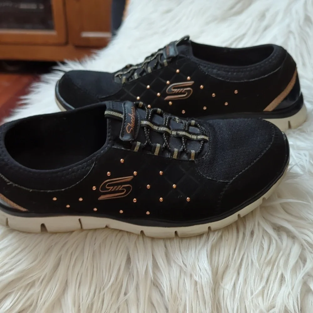 Skechers Black Sneakers with Suede Finish and Platform Sole - Picture 8 of 10